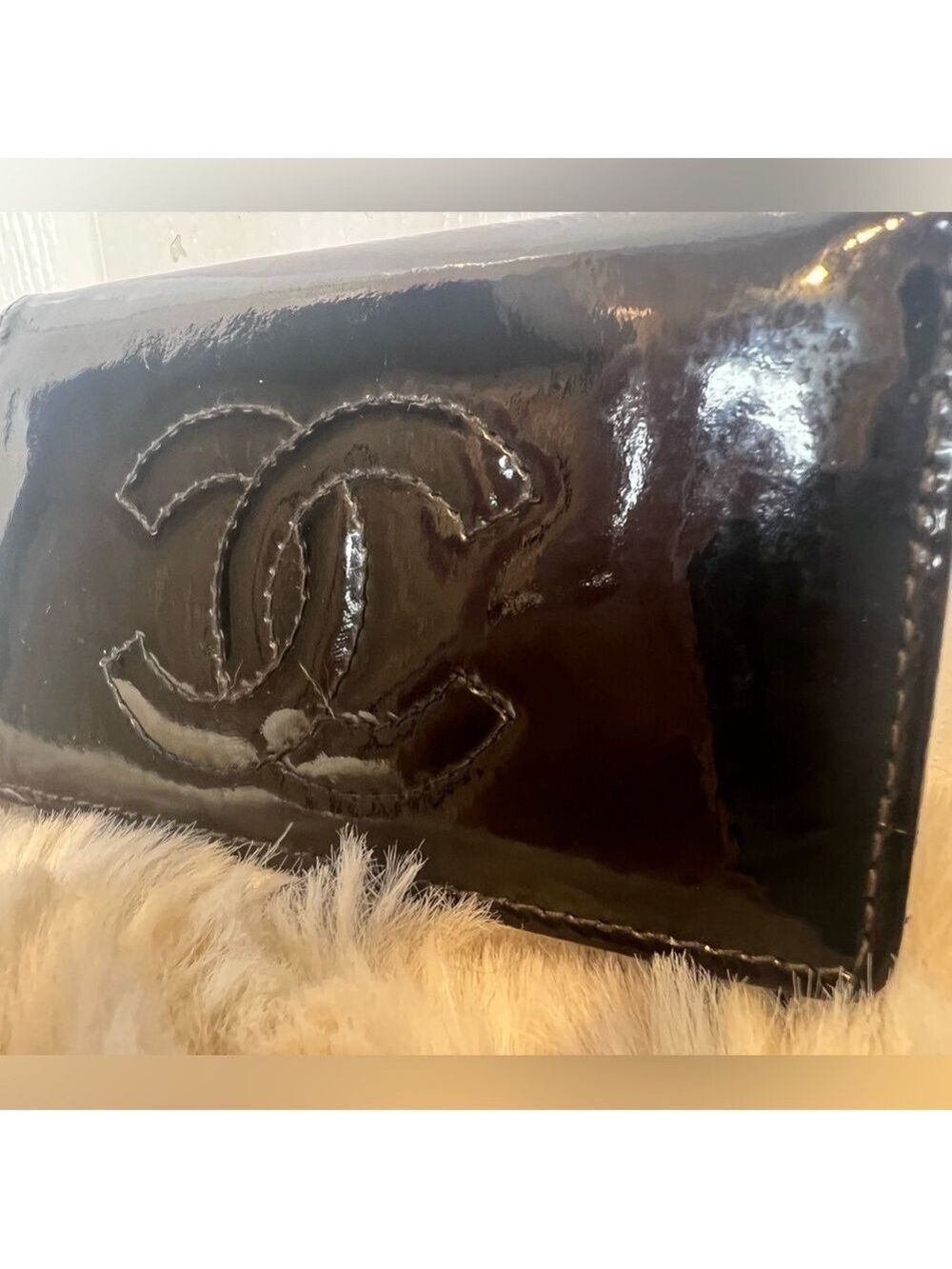 ❤️CHANEL BLACK PATENT LEATHER 6 RING KEYHOLDER WITH LOGO - Picture 3 of 16